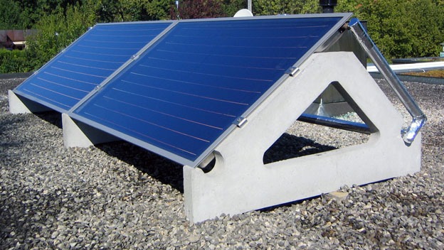 Schrägdach mit Photovoltaikanlage